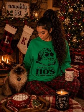 Santa 🎅🏾 There’s some Ho’s in this house Sweatshirt Sz.M